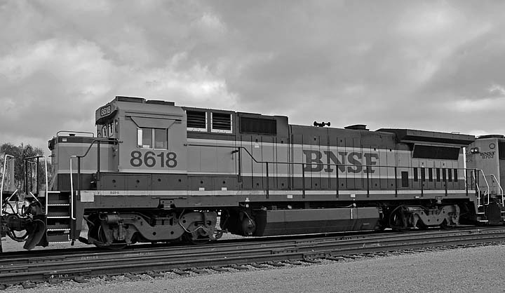Dash 8-40B 8618